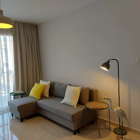 Bird's Nest, Close To Emu, In The Center Dherinia