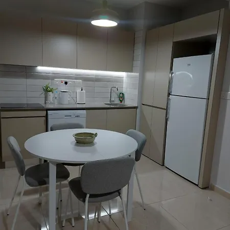 Bird's Nest, Close To Emu, In The Center Apartman Derínia