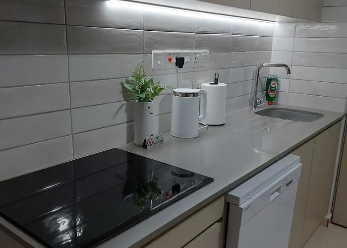 Bird's Nest, Close To Emu, In The Center * Dherinia